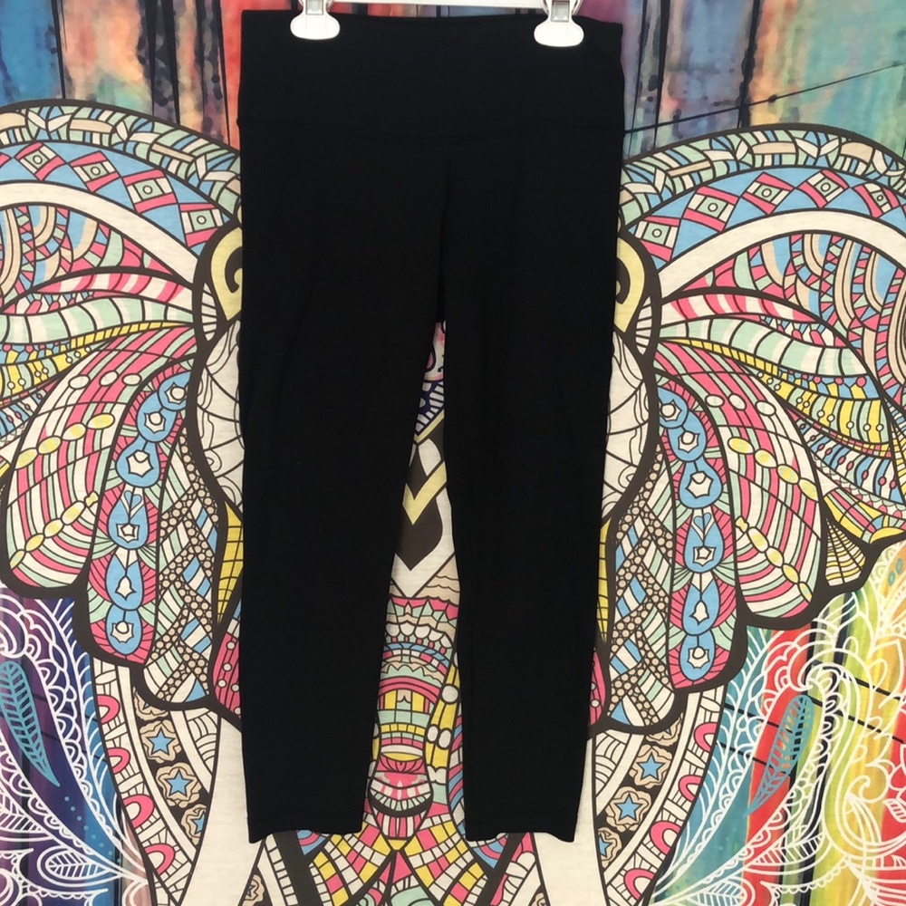 black capri athletic leggings